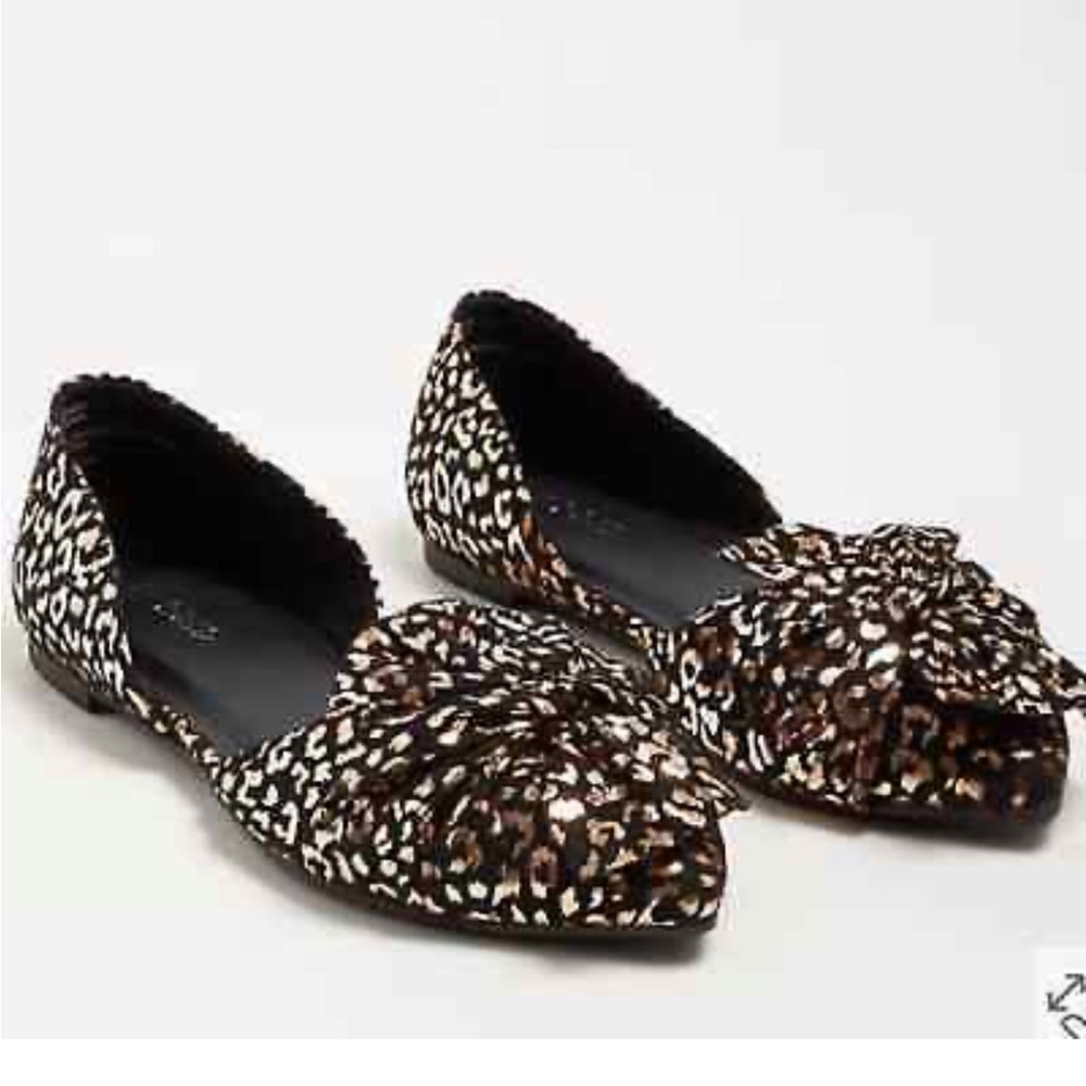 NWT Torrid Metallic Leopard Bow Flat 13WW